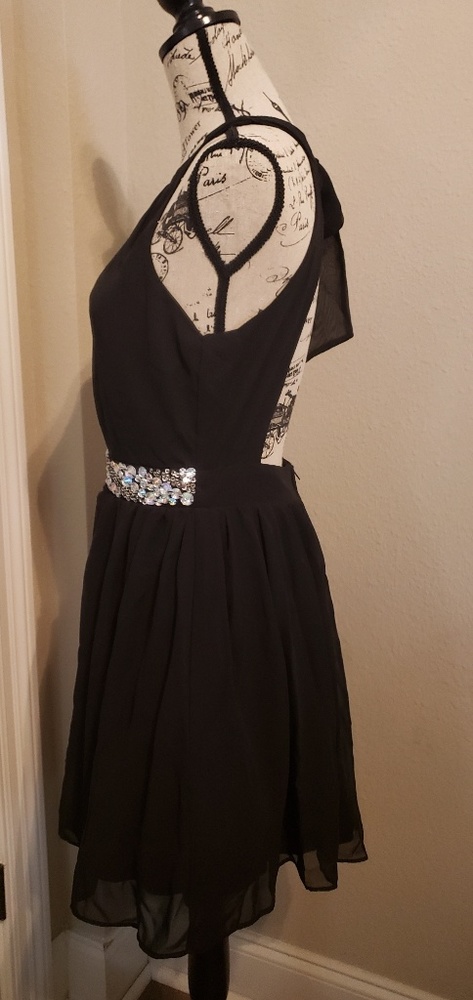 Dress - Picture 3 of 4